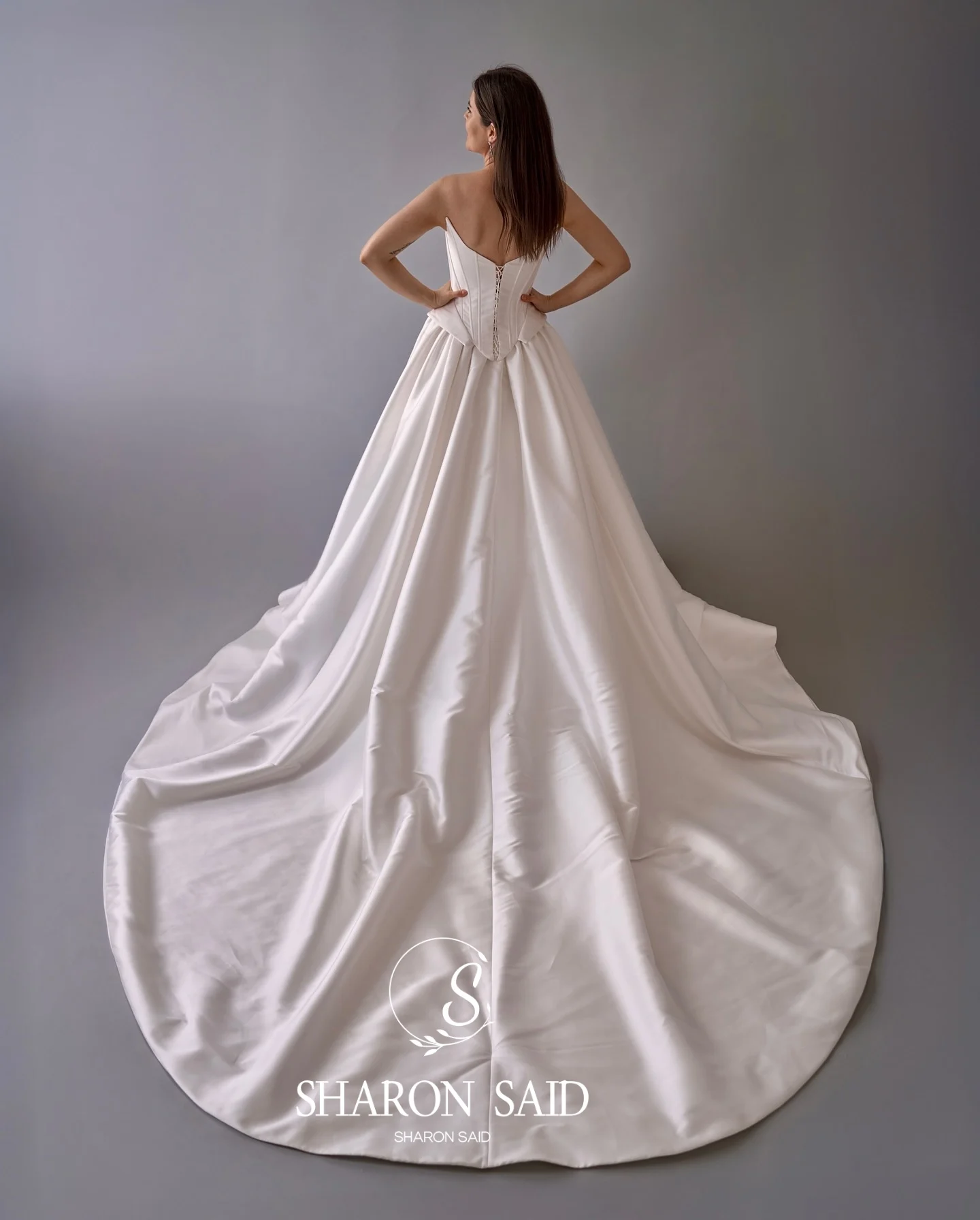 Sharon Said Elegante Satijn A-lijn Off White Trouwjurk voor Vrouwen Sweep Trein Eenvoudige Sweetheart Bruidsjurken SW057 Aangepaste