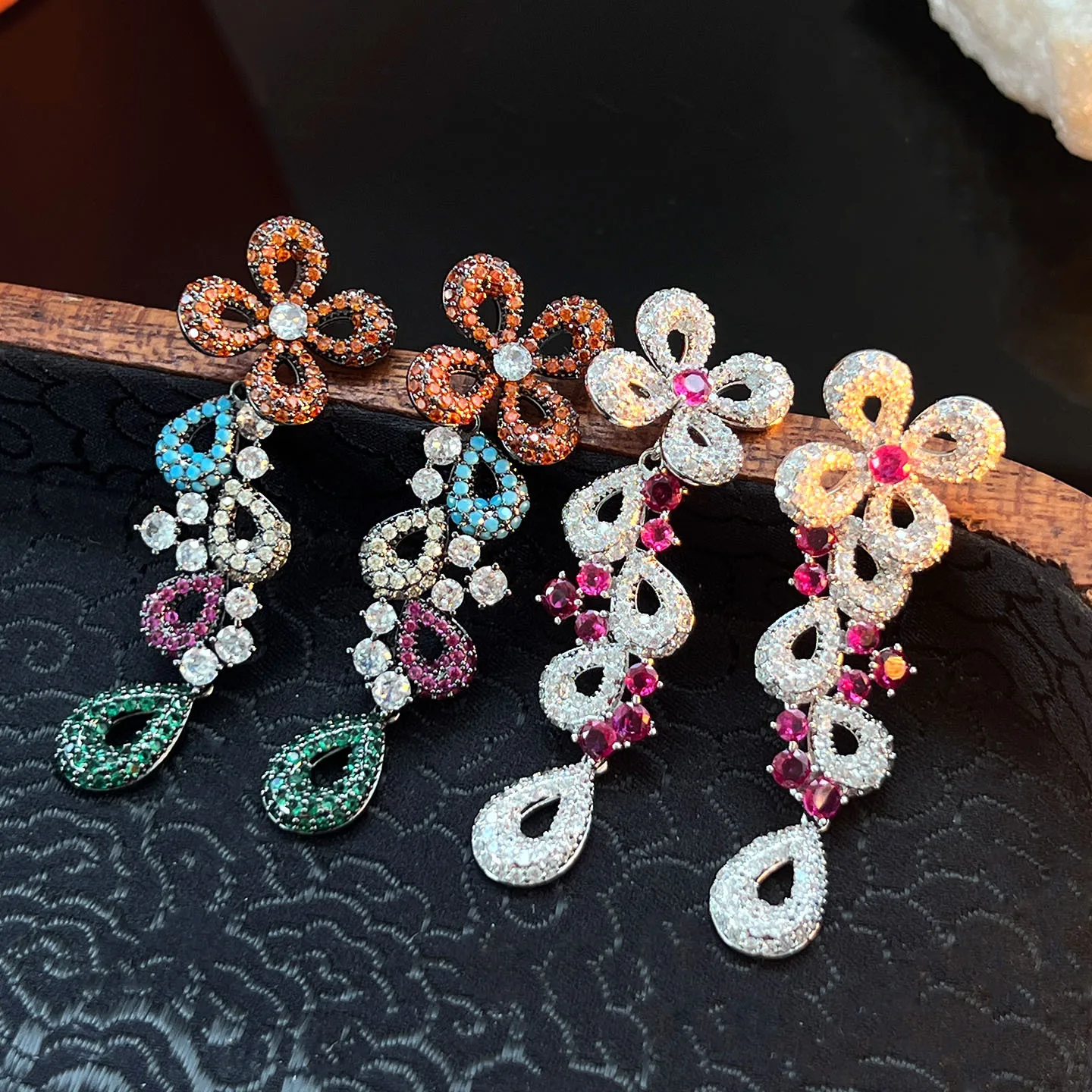 Super Sparkly Color Zircon Hollow Flower Long Earrings Vintage Elegant Dangle Earrings Women Fashion Jewelry Wedding Ornaments