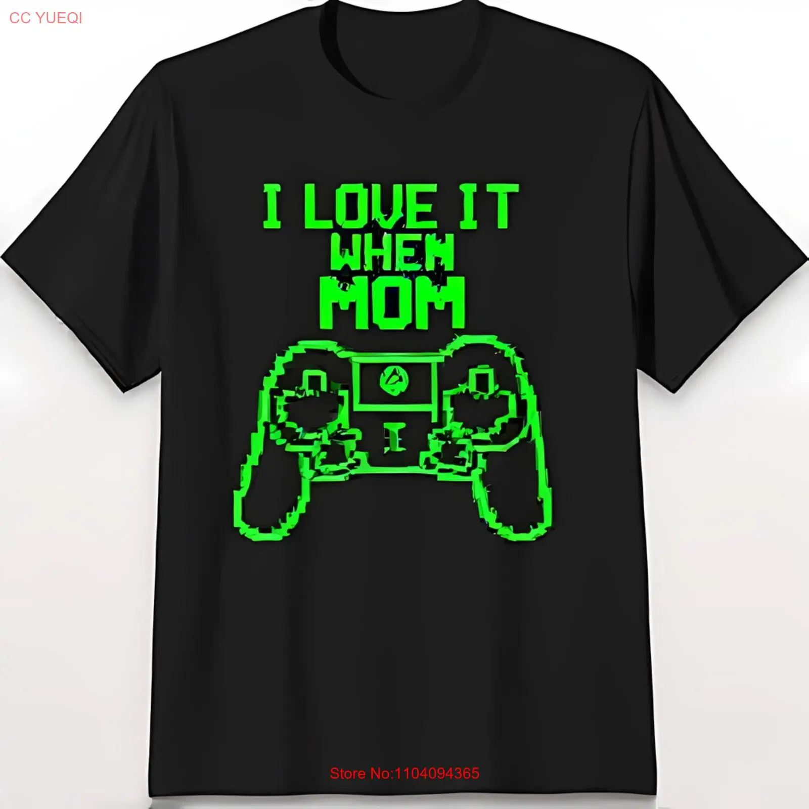 

Черная футболка с зеленым пиксельным контроллером в стиле ретро для геймеров