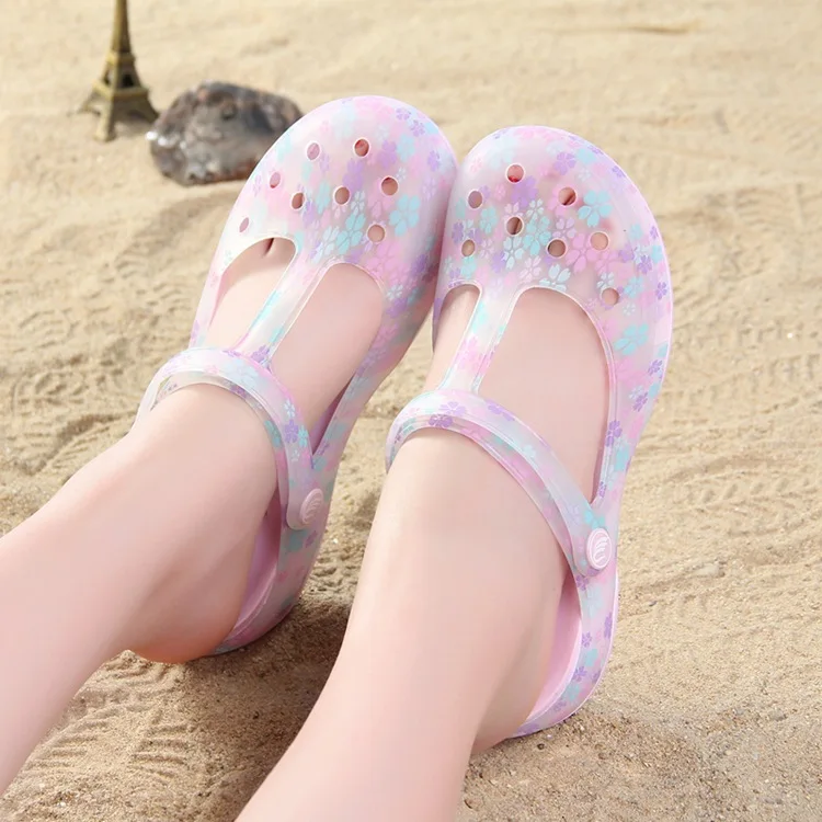 

Women's Summer Outdoor Sandals Anti-slip Thick Bottomed Jelly Toe Covering Beach Shoes Soft Bottomed Slip-On Nurse Slippers