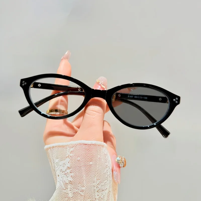 Oval Frame Foldable Photochromic Myopia Glasses Women Portable Ultralight Anti-Blue Light Color Changing Near Sight Eyeglasses