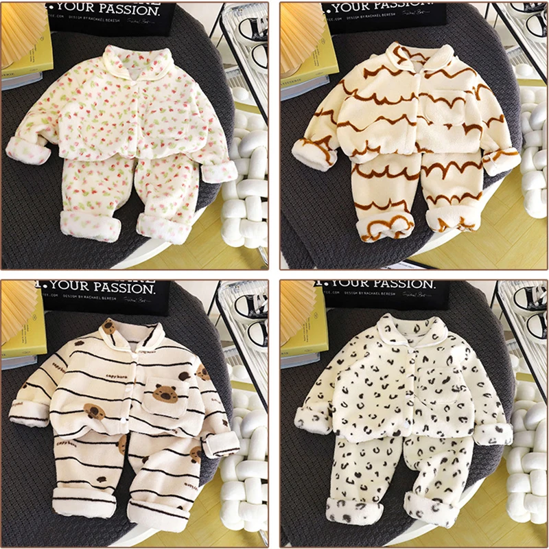 2026 neue Multi Farbe Cartoon Print Kleinkind Weiche Homewear Jungen Mädchen Strickjacke Nachtwäsche Winter Kinder Flanell Pyjamas Set