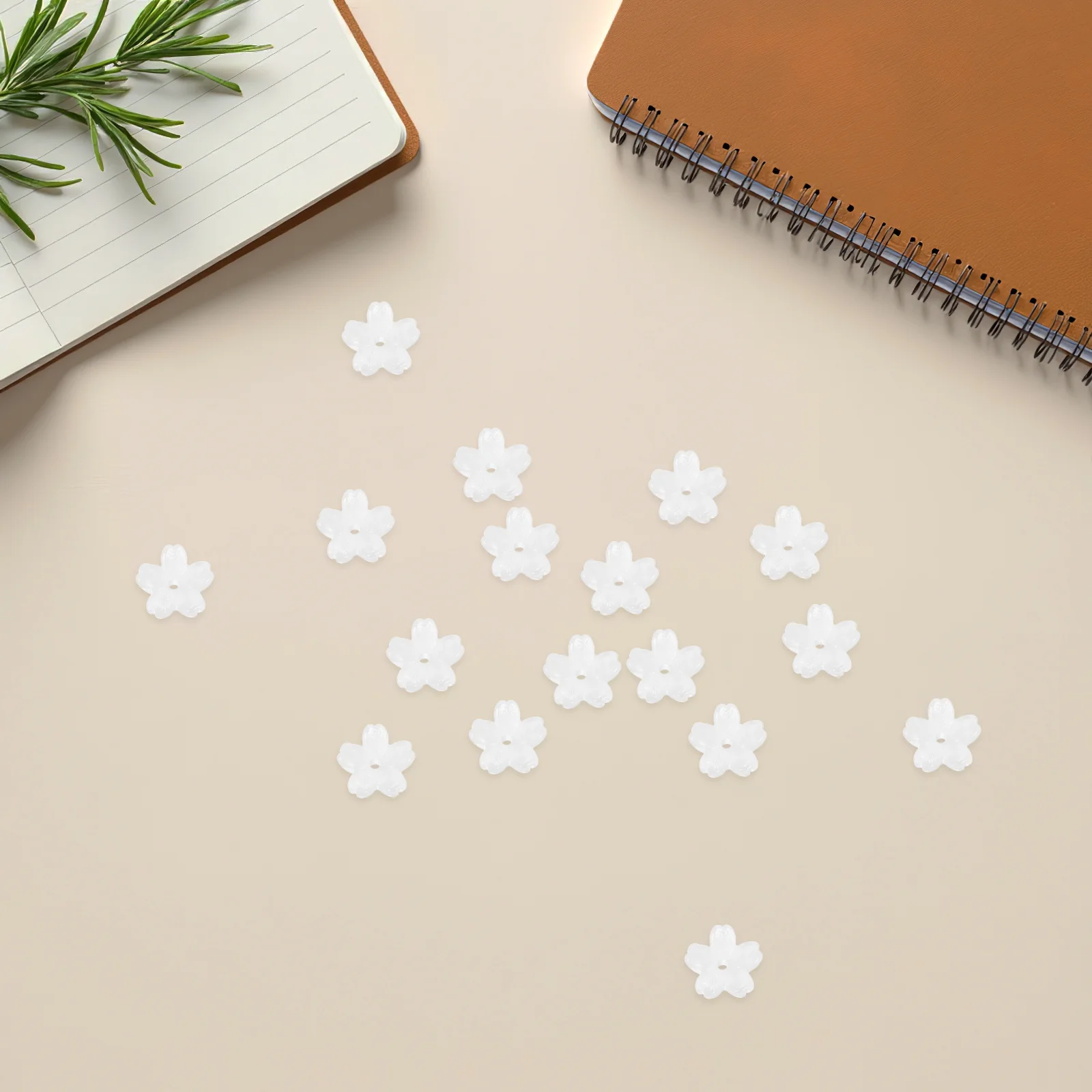 

150 шт., стеклянные бусины в форме сакуры, градиентные колпачки в виде лепестков цветов для изготовления ювелирных изделий, прозрачные концы из бисера для рукоделия, браслеты, ожерелья