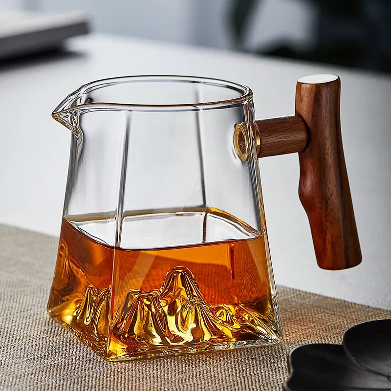 

Wooden handle snow mountain fair cup household high borosilicate glass tea sea tea divider square glass Guanshan male cup