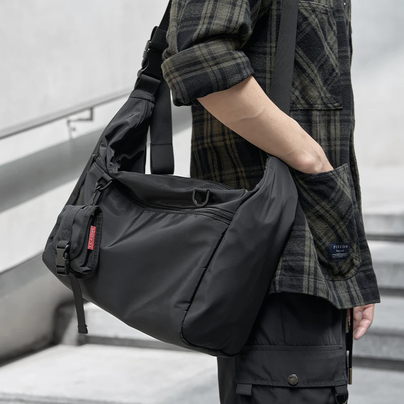 

MOYYI Lightweight Men's Crossbody Messenger Bag Waterproof Casual One Shoulder Bag Outdoor Travel College Student Book Bag