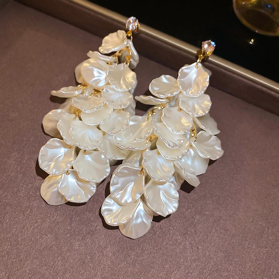 DOO MEI White Petal Tassel Earrings for Women Imitation Pearl Shell Drop Earring with Zircon Elegant Wedding Bridal Ear Jewelry