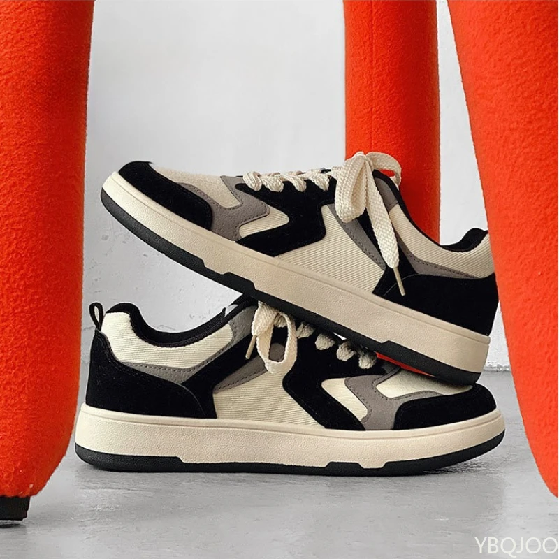 新しい春と秋のファッショナブルな多用途メンズシューズミニマリスト通気性メンズフラットカジュアル快適なキャンバスシューズ