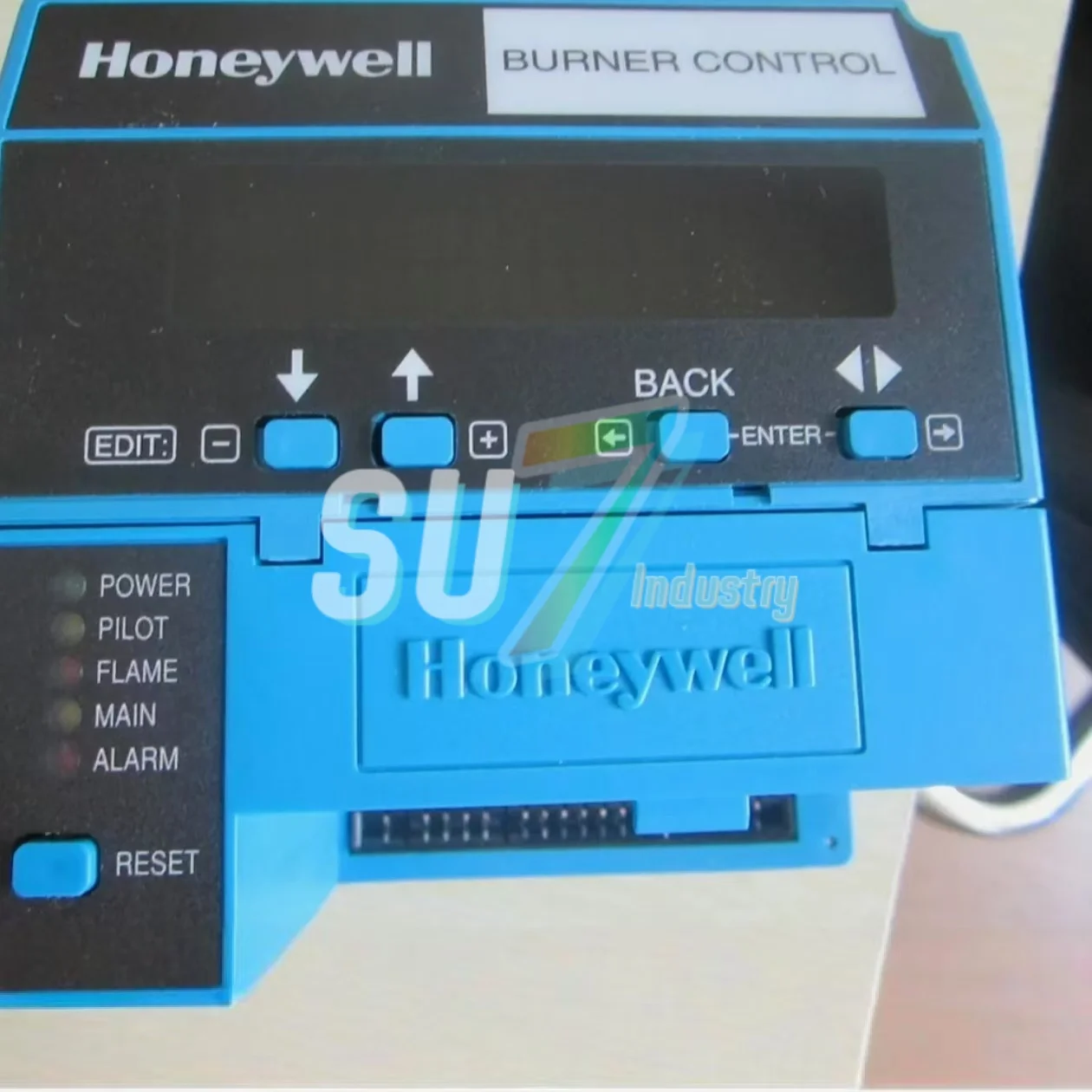 RM7800L1012 RM7840L1018 Burner Control ใหม่ในโกดัง