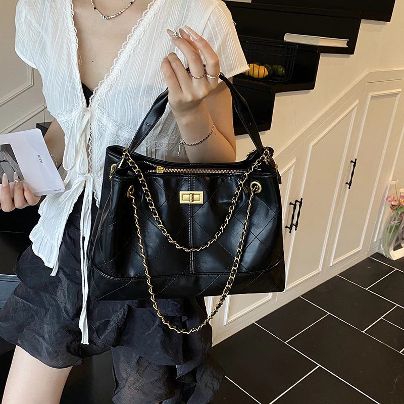 

Famous Design Women's Handbag Chic Fashion Leather Chain Strap Shoulder Bag Elegant Solid Color Crossbody Bag