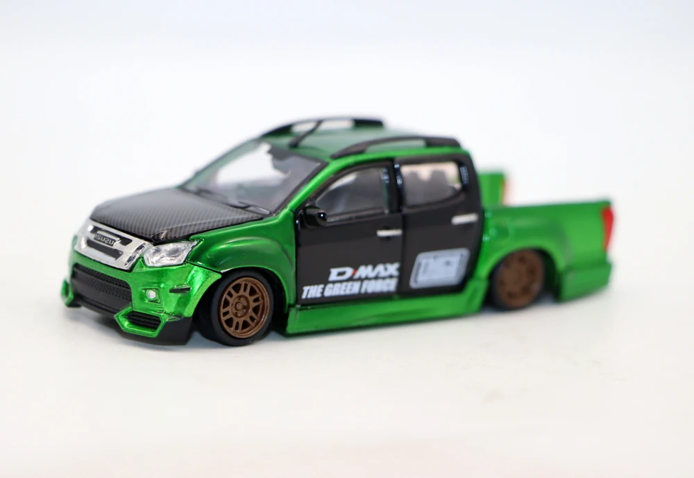 New 2025 BMC 1/64 Scale D-Max 2018 Low Rider Pick up Truck TMCS 2025 Diecast Alloy Toy Simulation Model For Collection gift