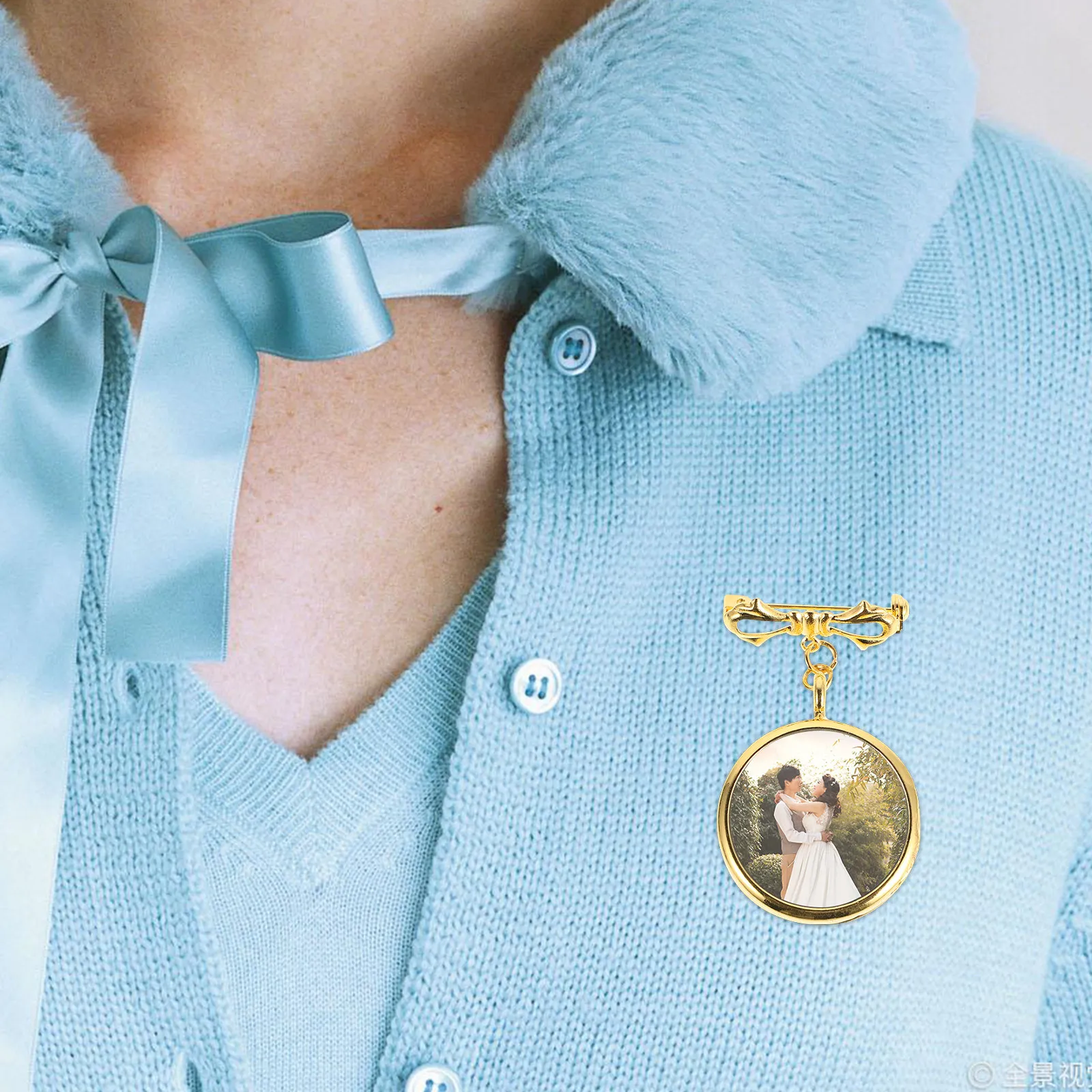 

Elegant Butterfly Brooch Pin Alloy Photo Charm Pendant for Women Scarf Shawl Clothing Decorative Lapel Pin Vintage Memorial Gift