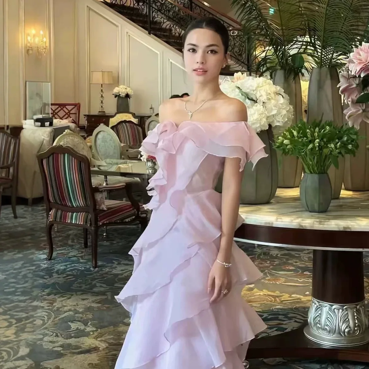 

Dreamy Off the Shoulder Prom Gowns Tiered Ruffled Chiffon A-line High Waist Long Dress Formal Occasion Evening Party Dresses