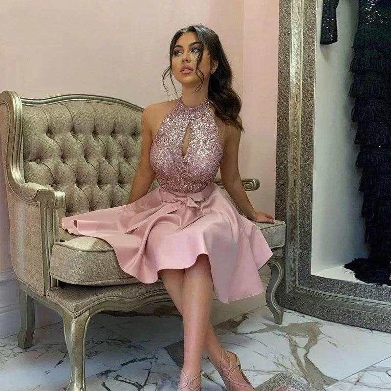 

Pink Homecoming Dresses Halter Knee Length Short Prom Dresses Sequins Top With Satin Skirt Bow Belt Girls Birthday Party Gown