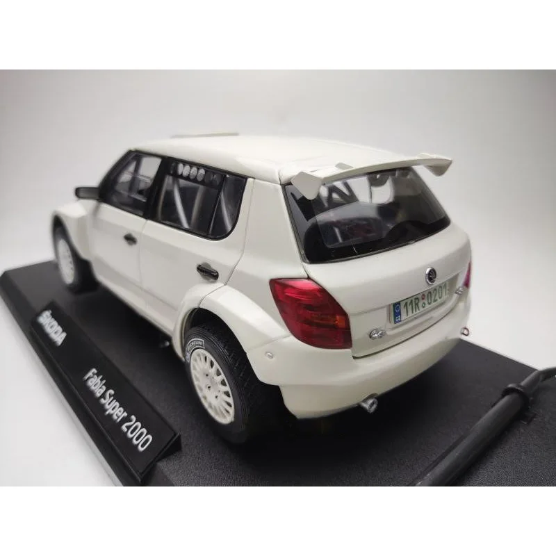 1/18 Scale SKODA FABLA SUPER 2000 Alloy Car Model Collection Ornaments