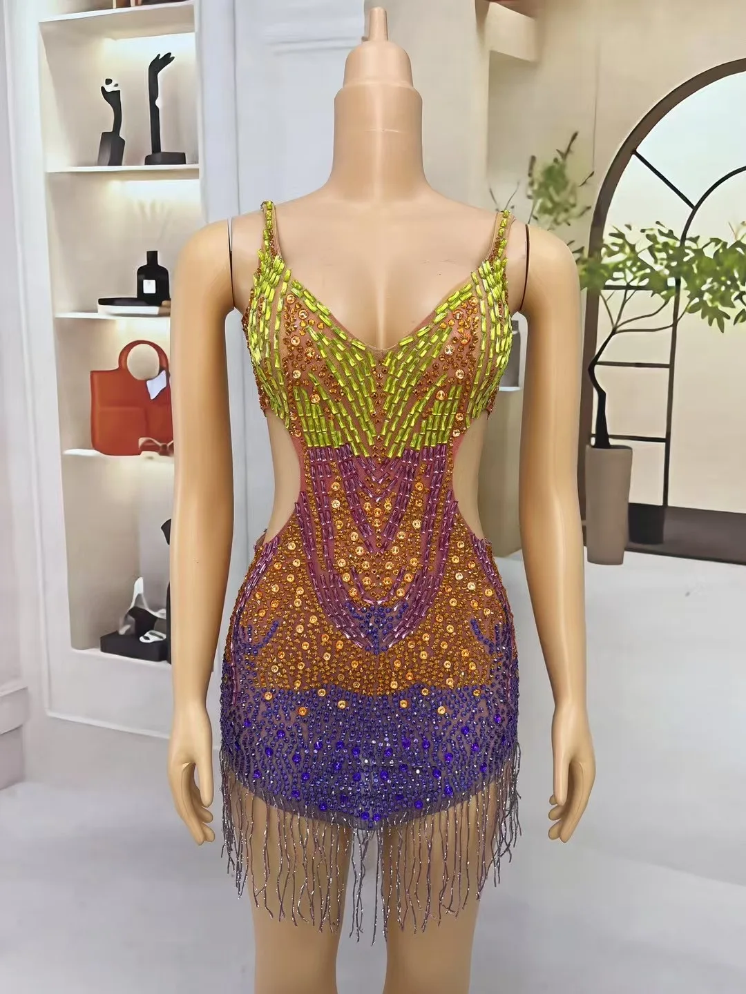 Traje de escenario brillante, Vestido corto con borlas recortadas y diamantes de imitación coloridos, traje de actuación de baile Sexy para mujer, vestido de cumpleaños para Club
