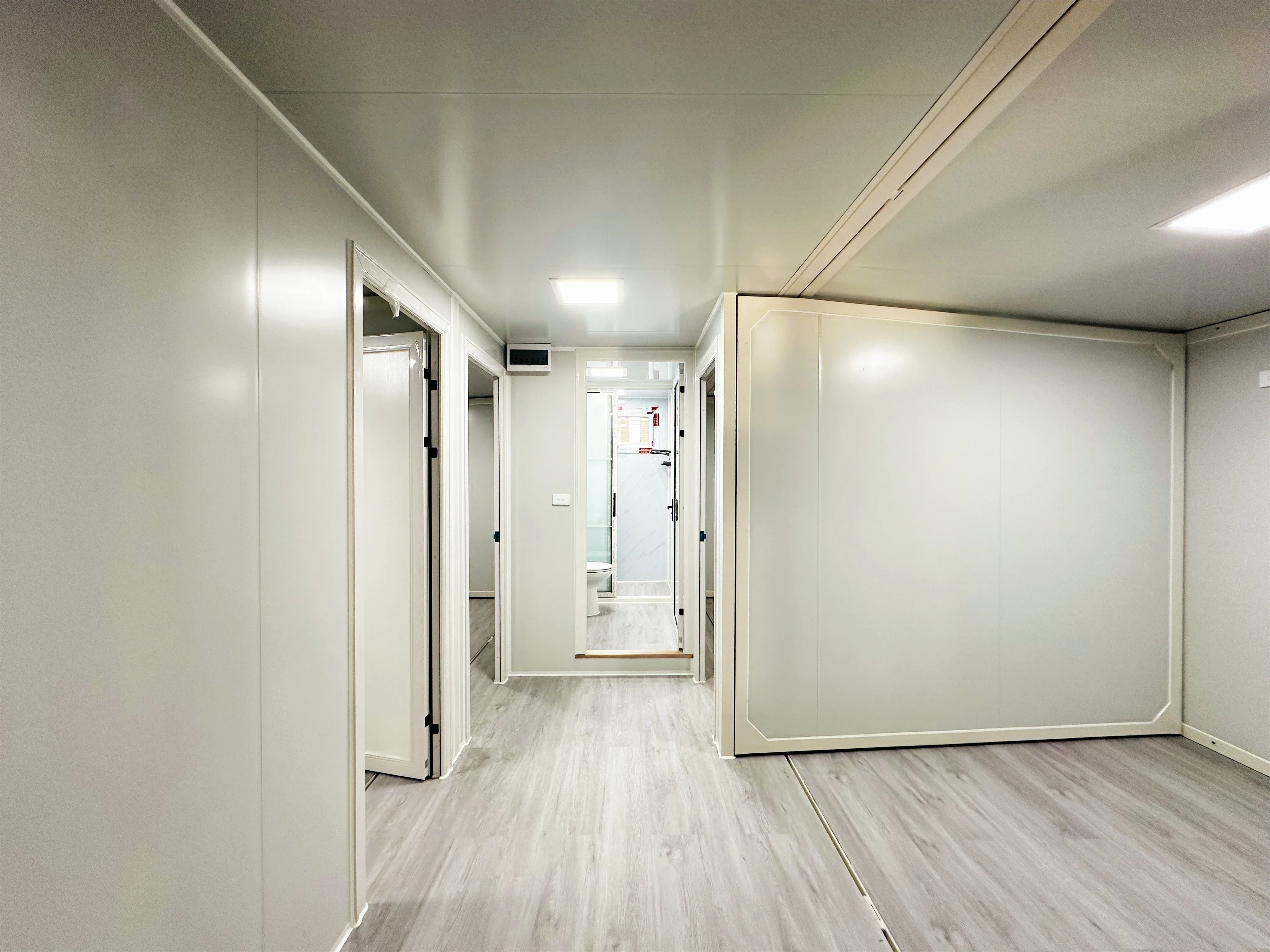 Moderna casa contenitore espandibile da 40 piedi, pronta da usare, facile da montare, piccolo carport da villa in acciaio realizzato con pannello sandwich