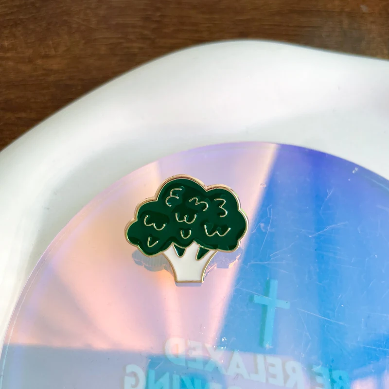 Broche esmaltado de brócoli Simple y bonito, insignia de solapa de verduras divertida japonesa de dibujos animados, alfileres, regalos de fiesta, joyería para mujeres y hombres