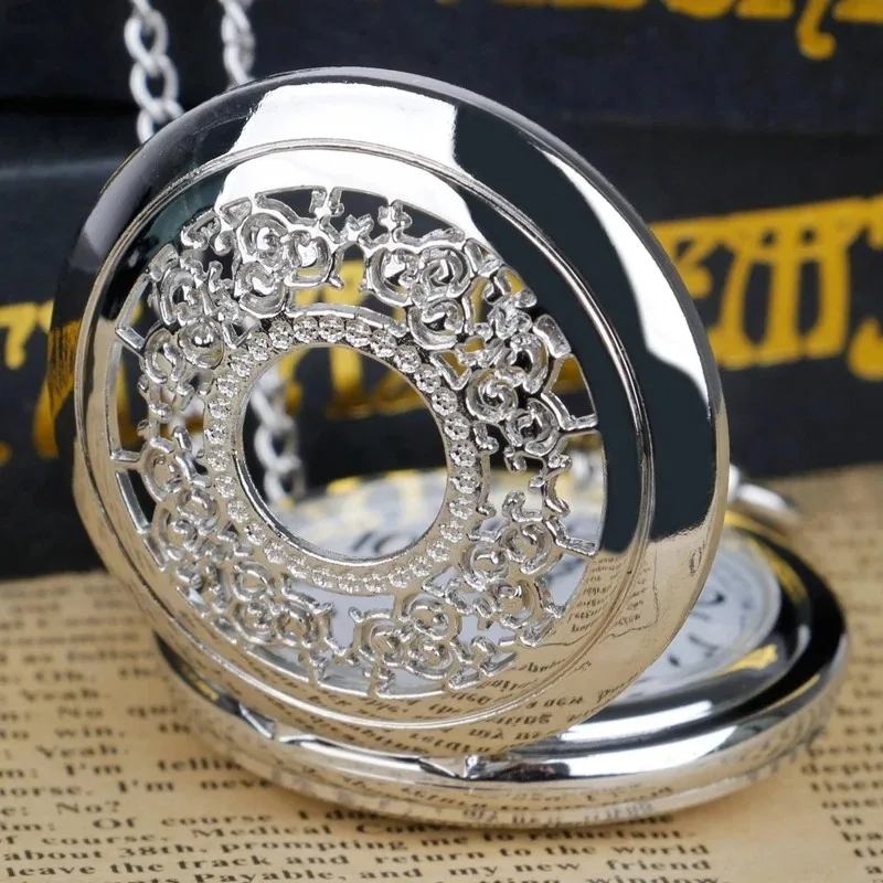 ساعة جيب كوارتز فضية مجوفة أرقام رومانية للرجال والنساء قلادة قلادة على مدار الساعة هدايا