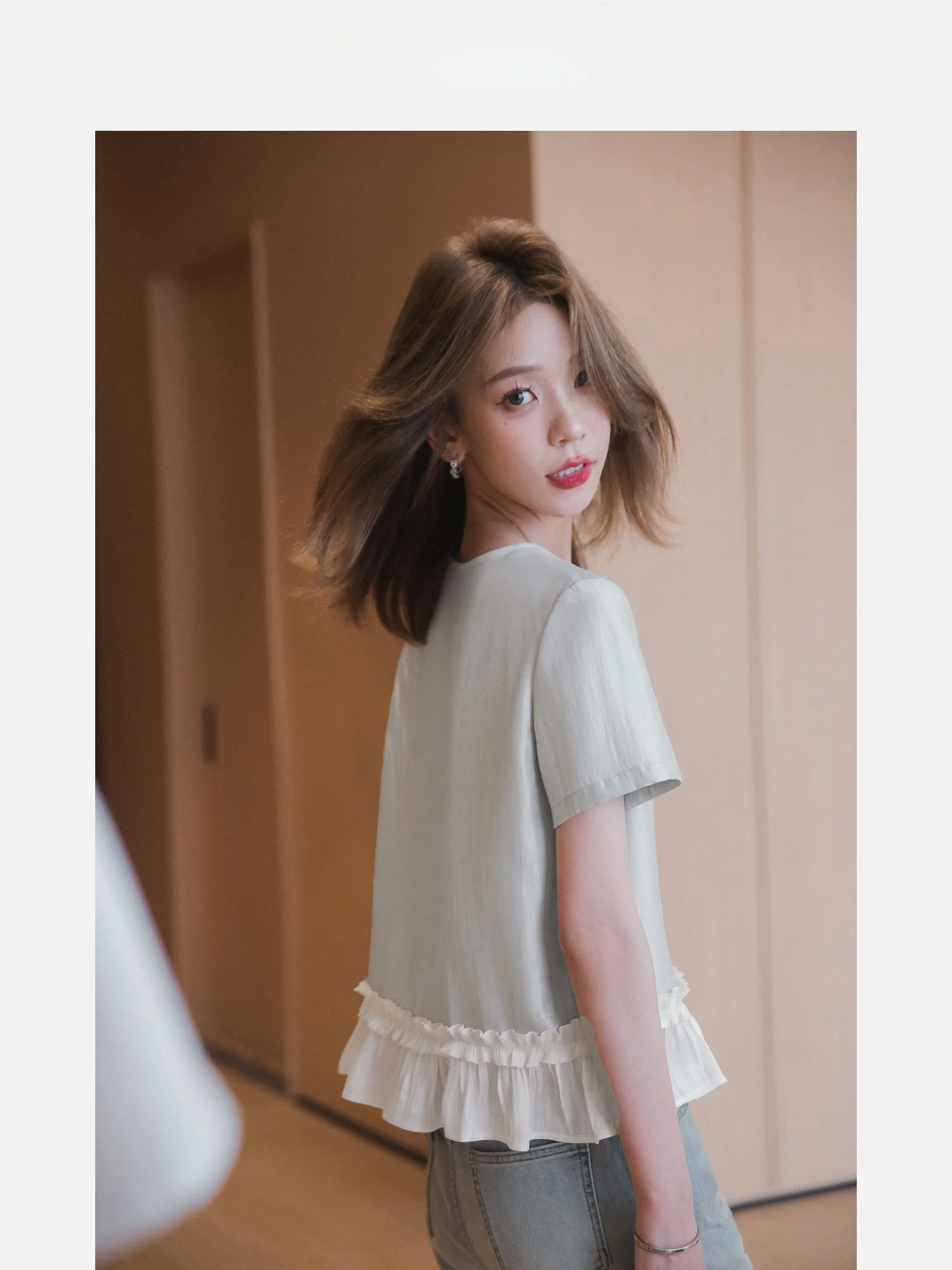 

iny Tead Pleated Splice ort Sve Women's Summer irt Color Blo Design V-Ne Straight Cut Casual Faion Top