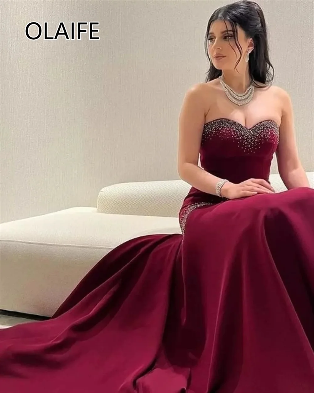 Elegant Sweetheart Collar Satin Shiny Beaded Crystal Prom Saudi Dress A-line Backless Court Evening Arab Gown Customized