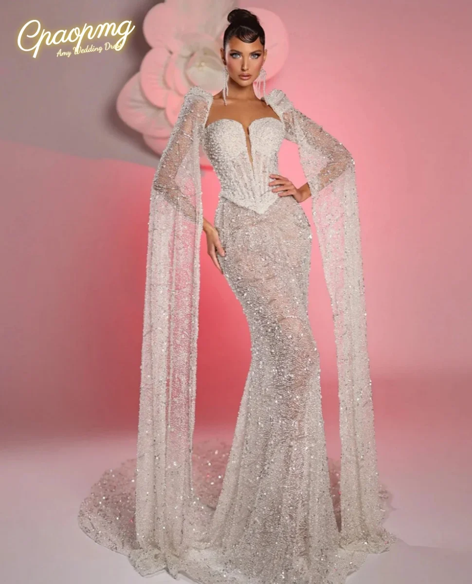 Robe de mariée opulente personnalisée avec broderie illusion, manches cape captivantes, robe de mariée sirène longue jusqu'au sol pour la mariée