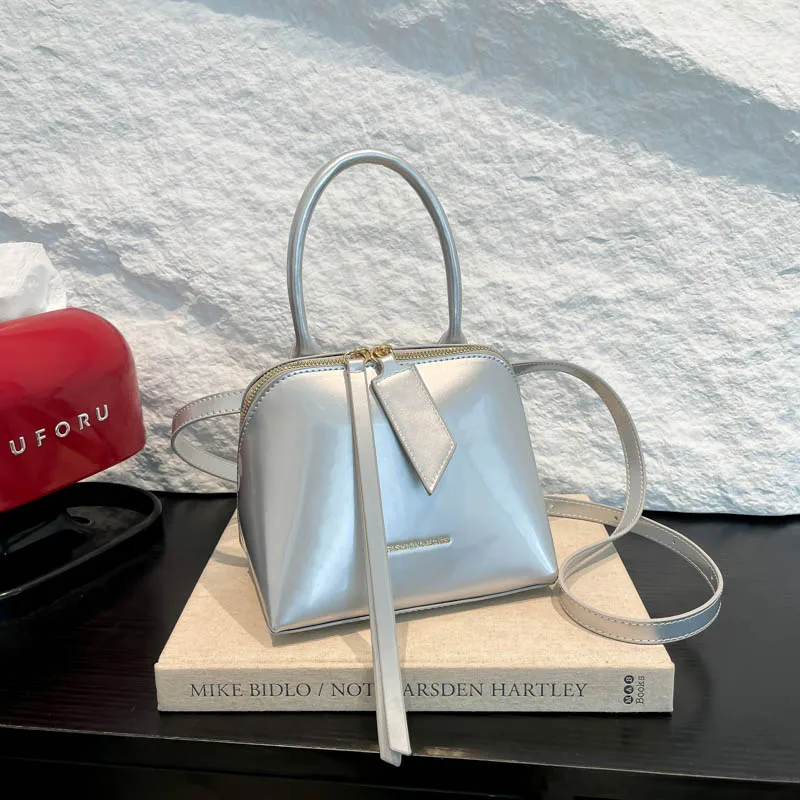 

2025 New Hot Trendy Glossy PU Shell Shoulder & Crossbody Bags Solid Simple Fashion Popularity Sense of Luxury Handbags for Women