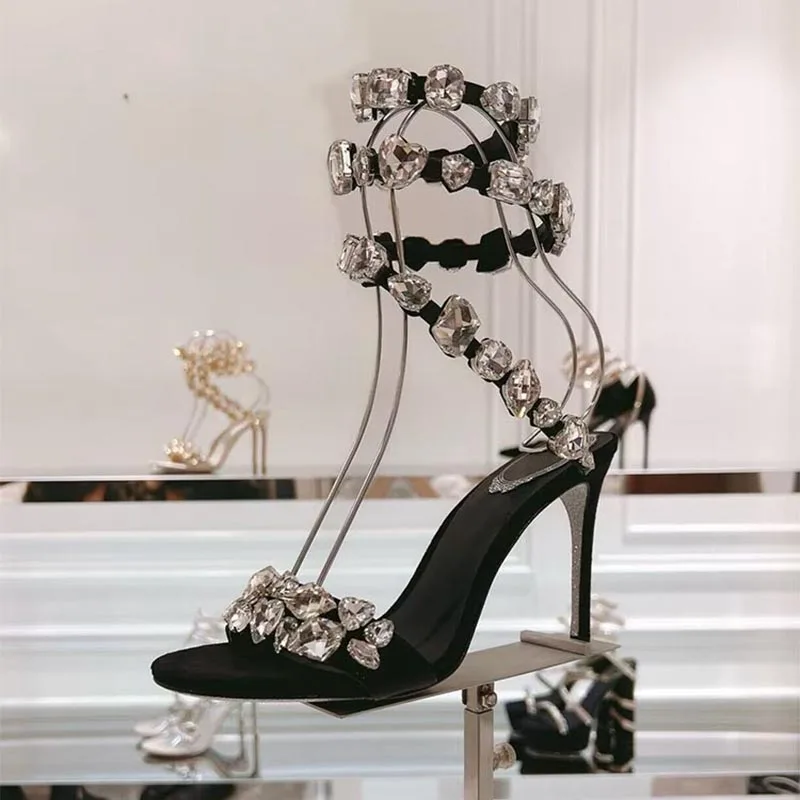 فستان أحذية حجر الراين ديكور حزام مطاط رقيقة عالية الكعب Sandalias النساء الأفعى على شكل التشابك الصنادل الصيف أحذية الحفلات