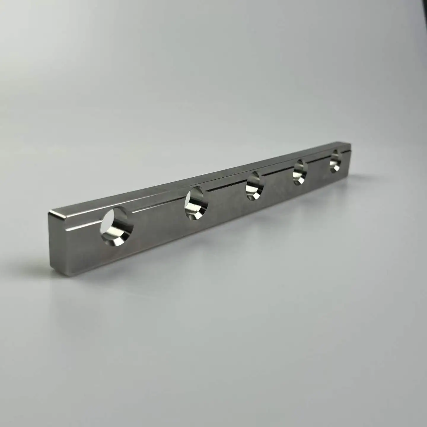OEM Custom 6061 Aluminum Alloy CNC Milling Long Linear Locating Strip Precision Machined Multi Counterbore Hole Positioning Bar