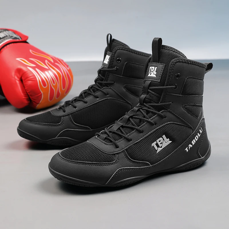 

2026 New Men Wrestling Boots Black White Boxing Shoes for Mens Designer Sport Shoe Man Comfortable Boxing Fighting Boots