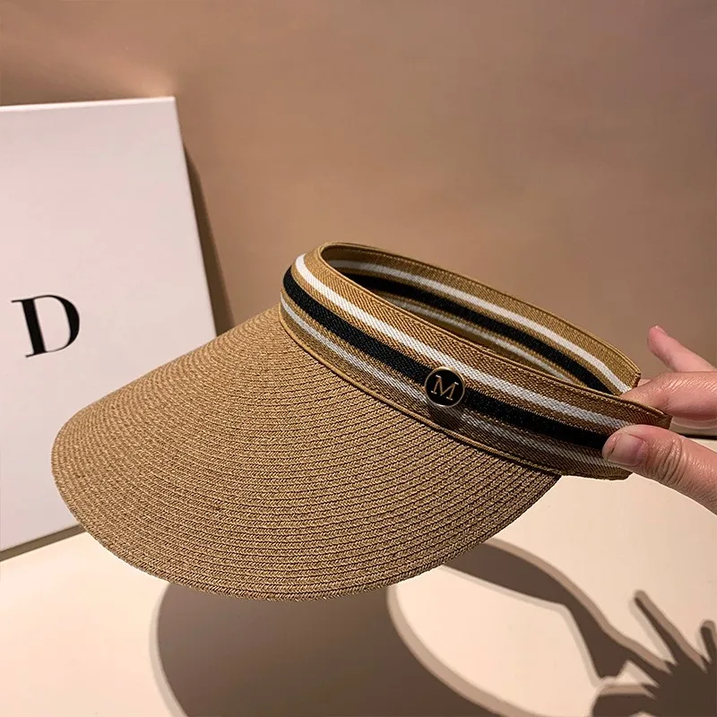 

A light luxury and fashionable baseball cap vacation travel open-top hat perfect shade for women