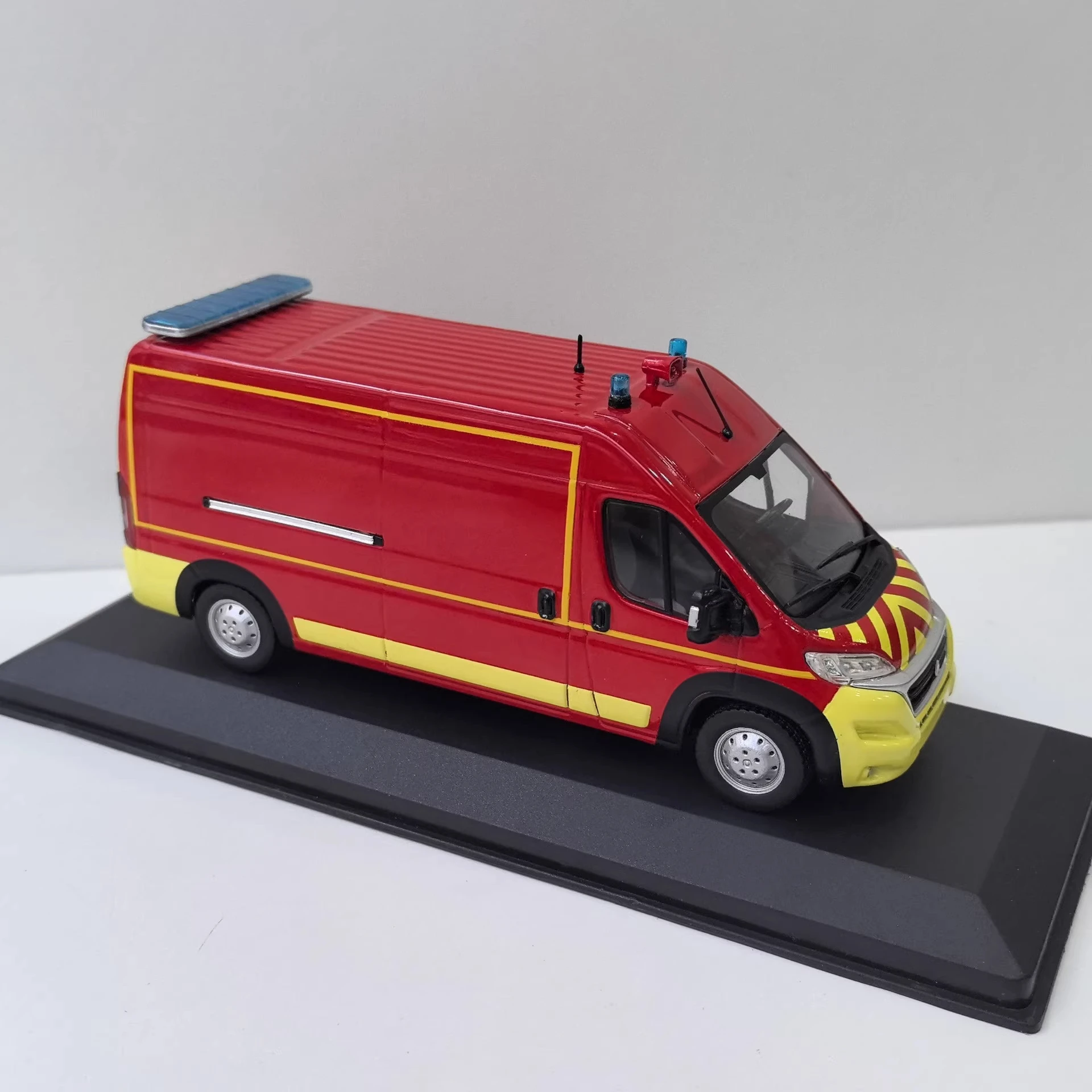 ODEON 1/43 FIAT Ducato Pompier Fiat, model ciężarówki strażackiej, stop