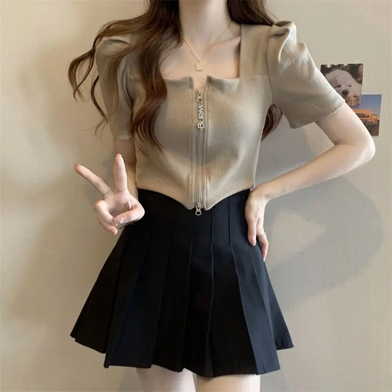 Summer Design Niche Square Neck Short-sleeved T-shirt Women Senior Sense Slim and Thin Short Top + Pleated Skirt Two-piece Set