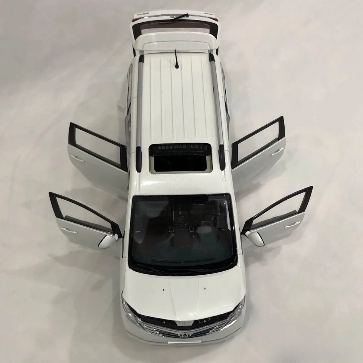 نموذج سيارة RAESOR S50 مصنوع من خليط معدني مصبوب، CCAG Chang'an MPV، عرض المجموعة، هدية للأولاد البالغين، أبيض، 1:18