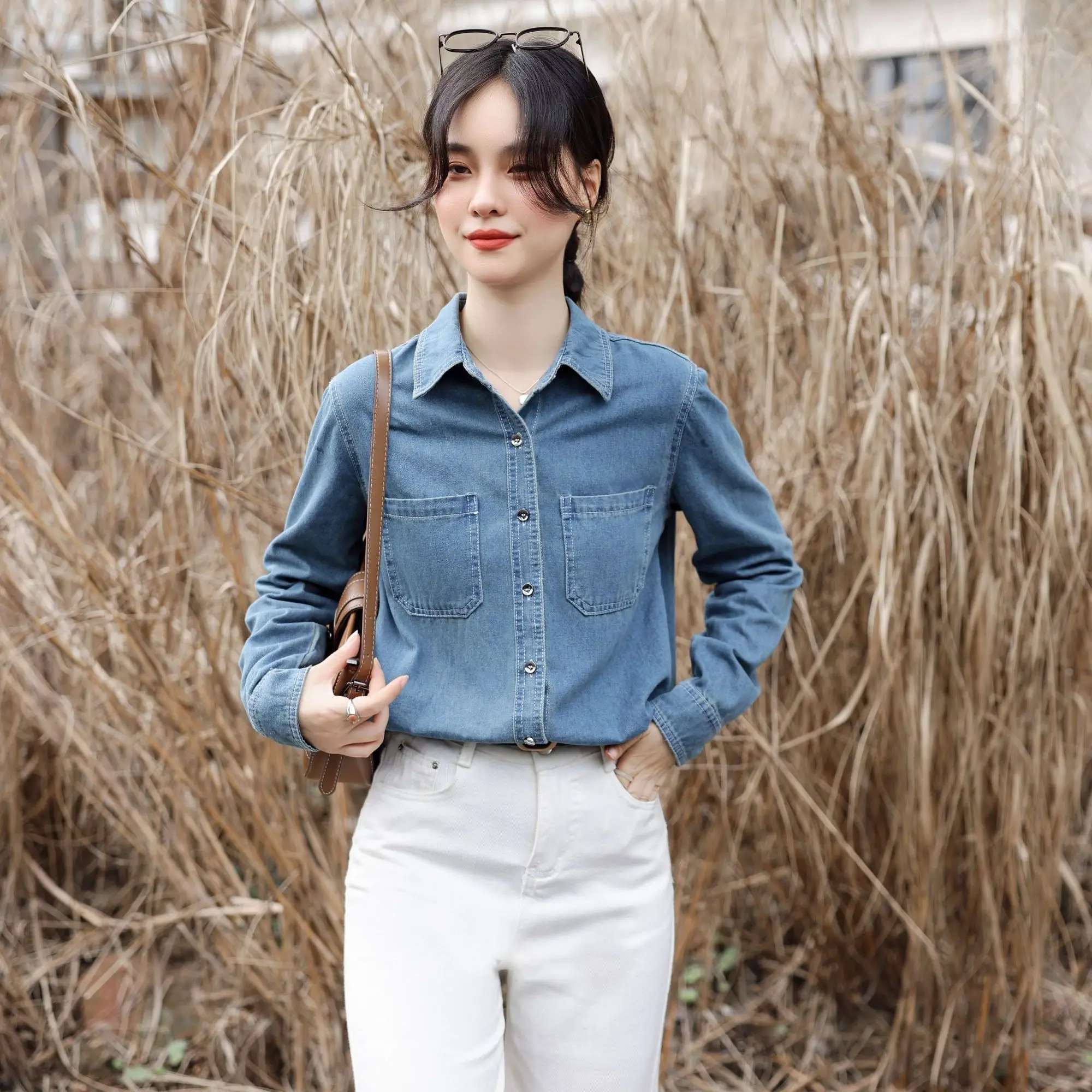 

Новая осенняя винтажная джинсовая рубашка с карманами и длинными рукавами, женские блузки, повседневные топы, элегантная свободная корейская популярная одежда JJ249