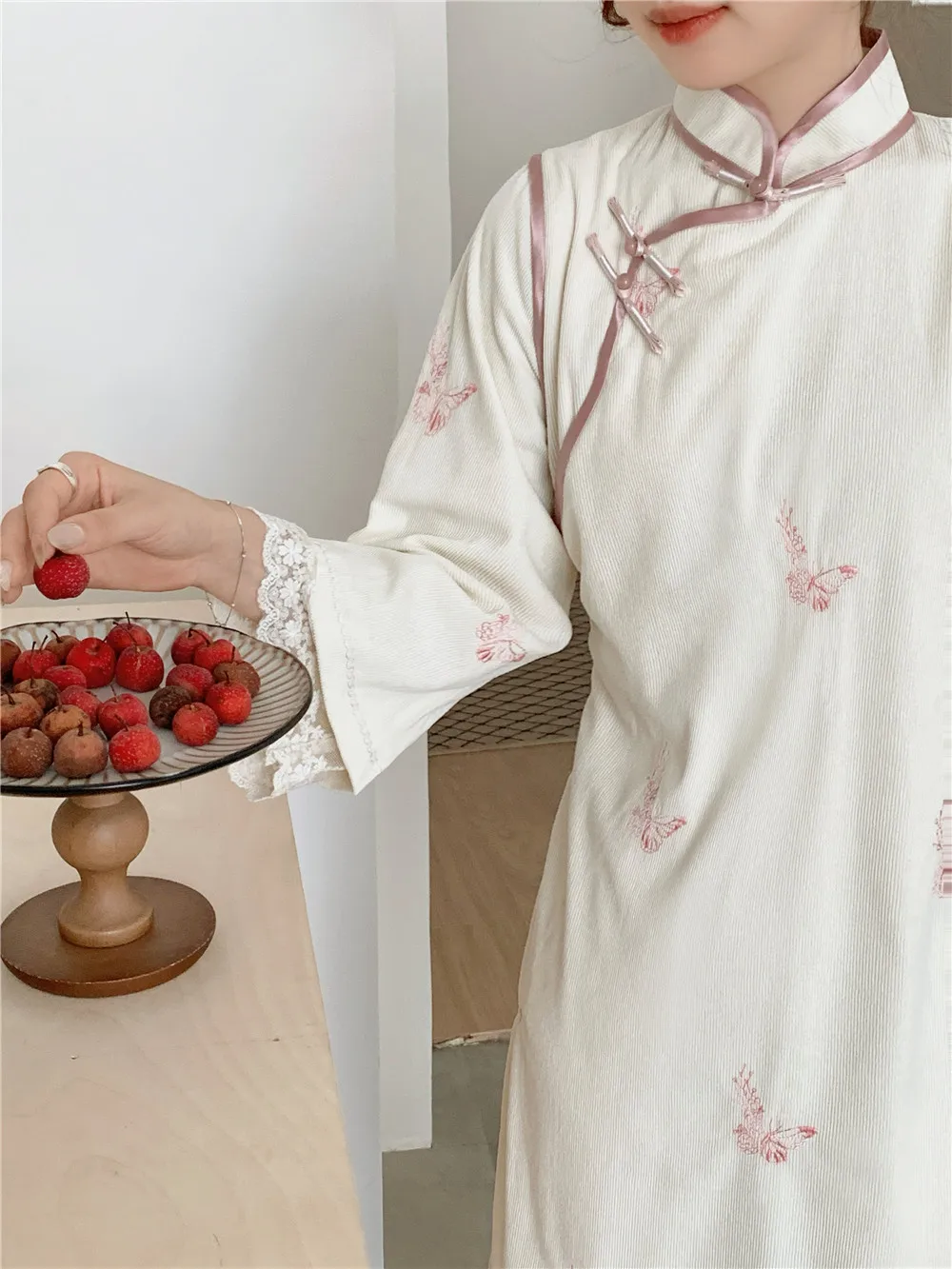 

New Chinese Sle Embroidered Fce Lined Sve Dr Ladies Ele Long Sve mid Length Qipao Gown