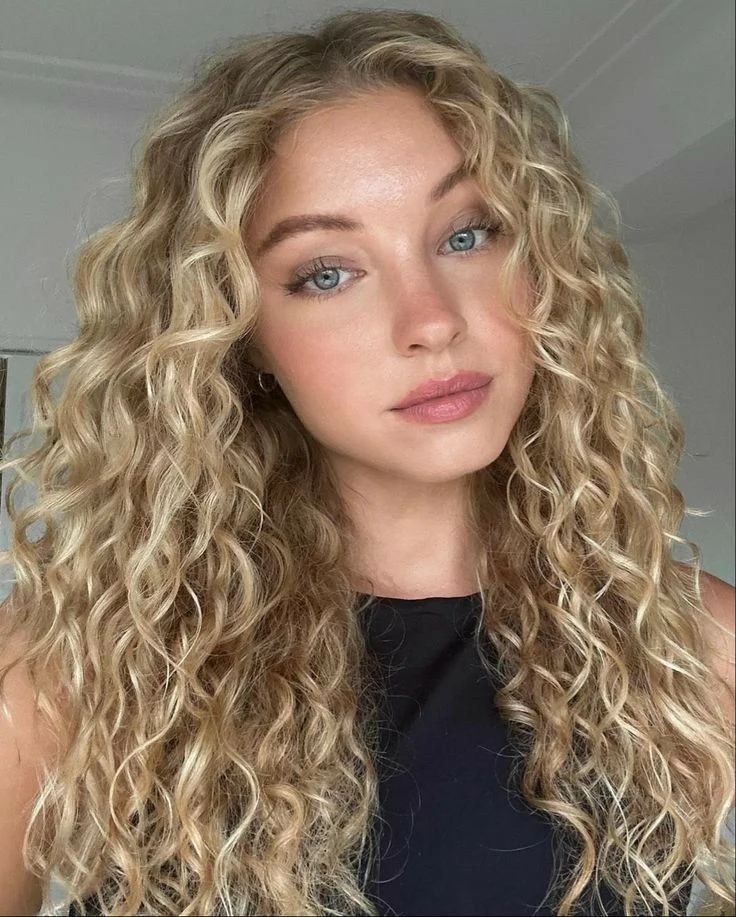 

13 x 4 synthetic lace front wig 24 inches, stylish ladies curls, 180% density adjustable and breathable