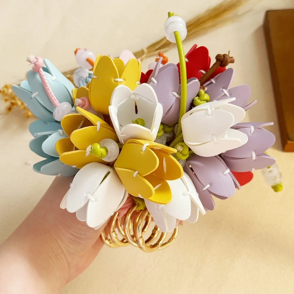 1Pcs Ladies Keychain, Key Chain Handmade Faux Leather 4 Flowers Tulip Flower Multi-Color Exquisite Flower with Bag Pendant