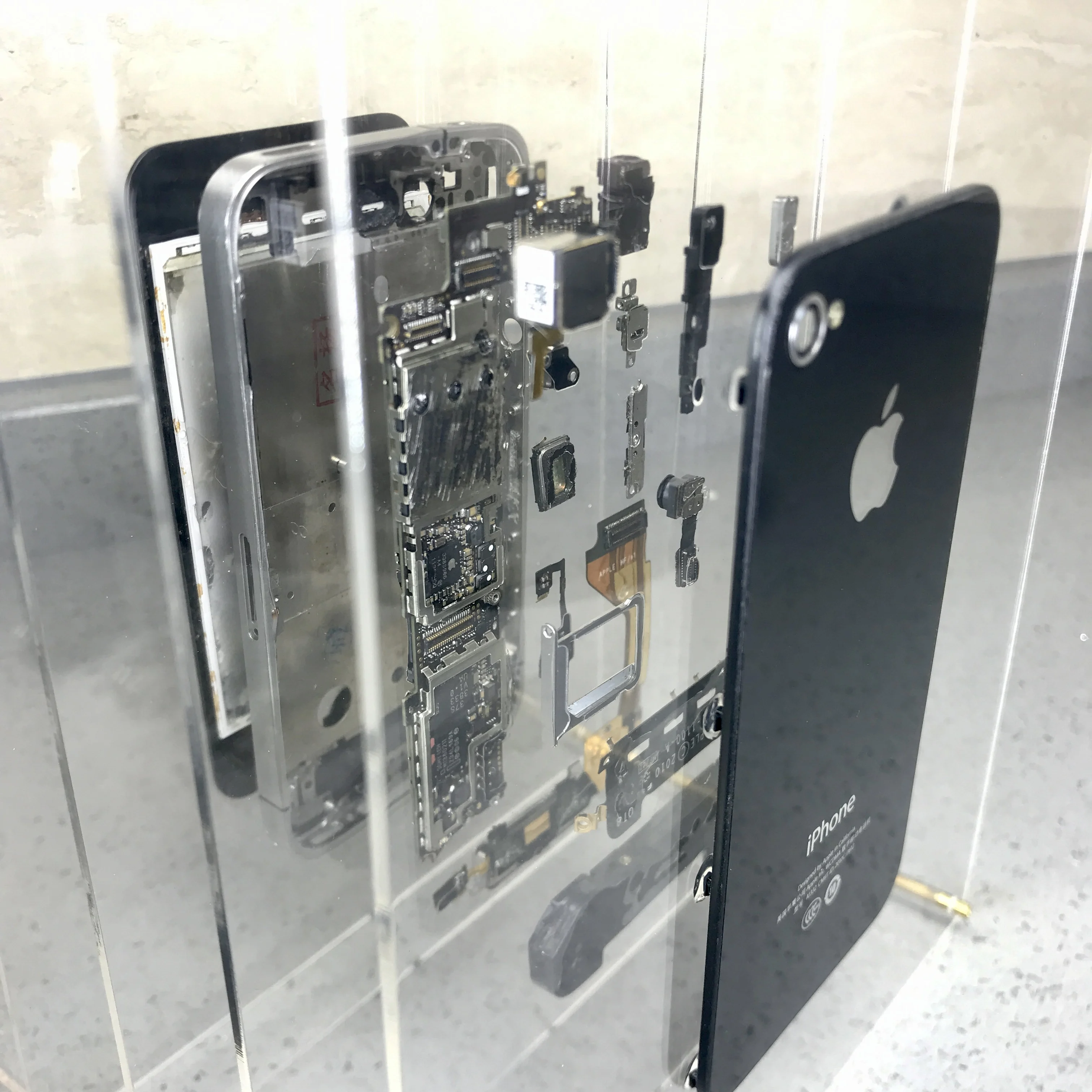 iPhone disassembled three-dimensional specimen real machine decomposition handmade ornaments