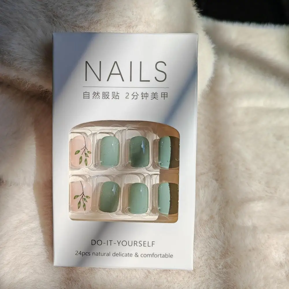 

Natural Summer Fresh Short Nail Art Elegant Lake Green Gradient Leaf Fake Nail Product 24 Piece Box Armor