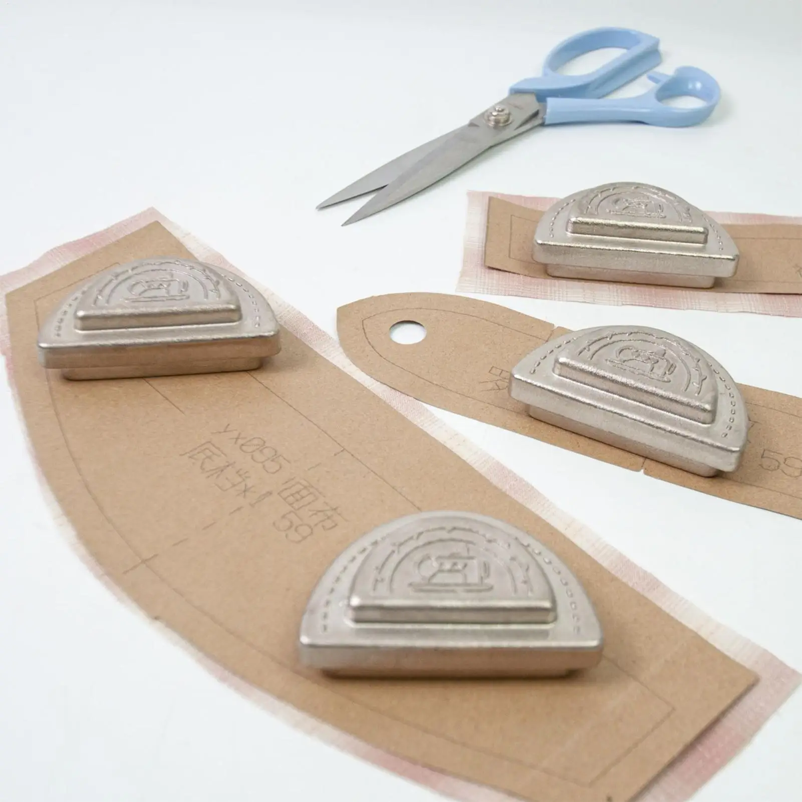 poids-en-tissu-pour-coupe-de-motifs-2-pieces-poids-de-couture-en-fer-stabilisateur-d'ourlet-a-la-main-pour-quilting-artisanat-de-maison-pour-femmes