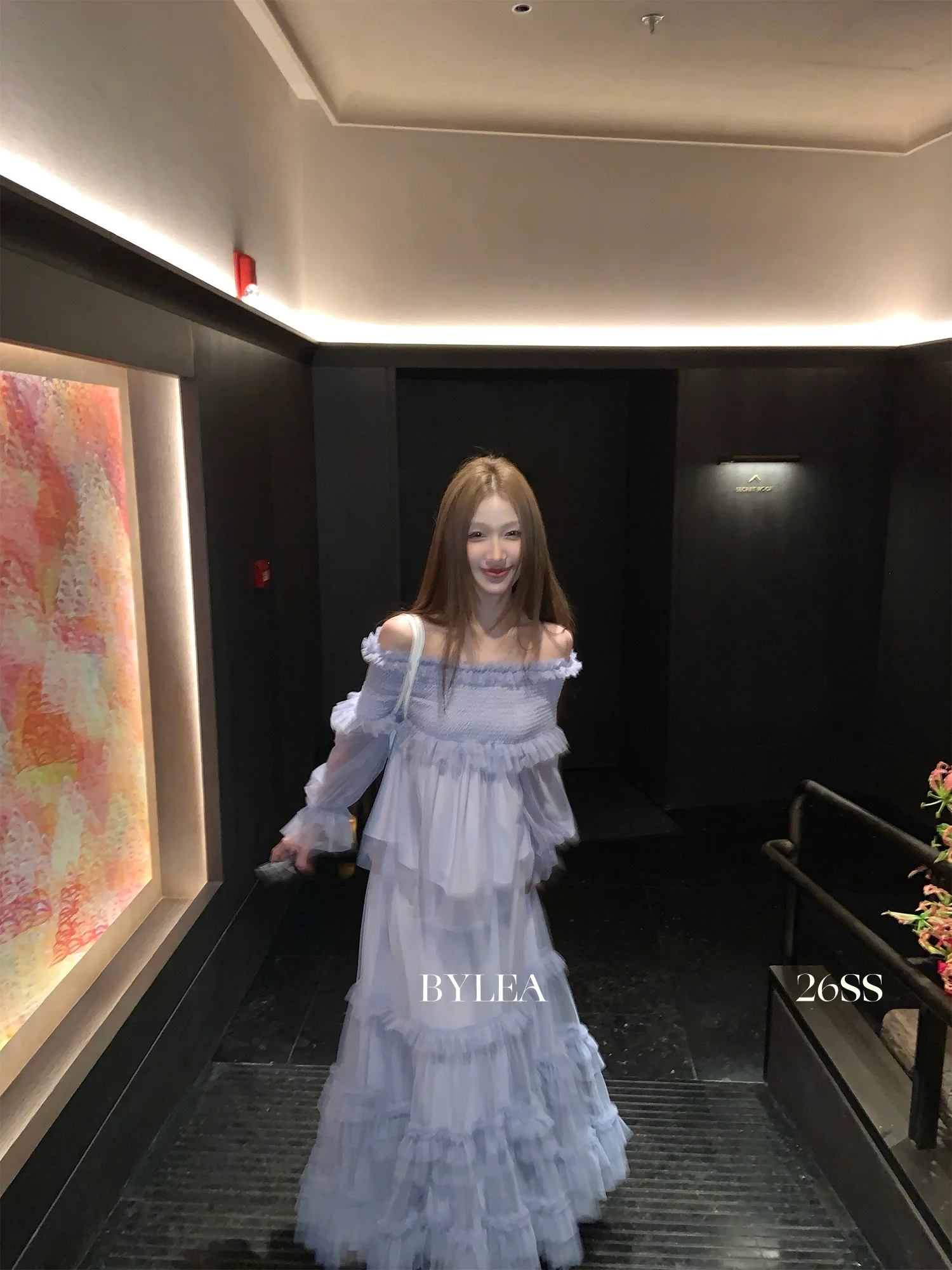 

Фиолетовый комплект для женщин: топ на одно плечо и юбка миди с высокой талией. Весенняя мода, повседневный стиль, легкий, с длинным рукавом.