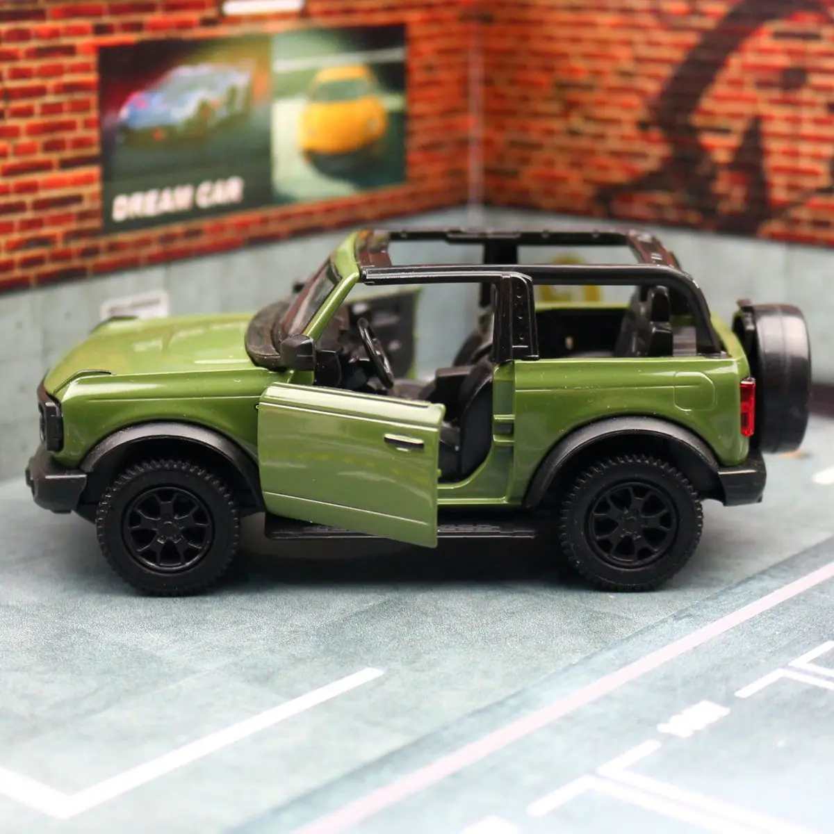 1/36 Ford Bronco SUV Off-Road Toy Car Model For Children RMZ CiTY Diecast Miniature Pull Back Collection Gift for Kid Boys