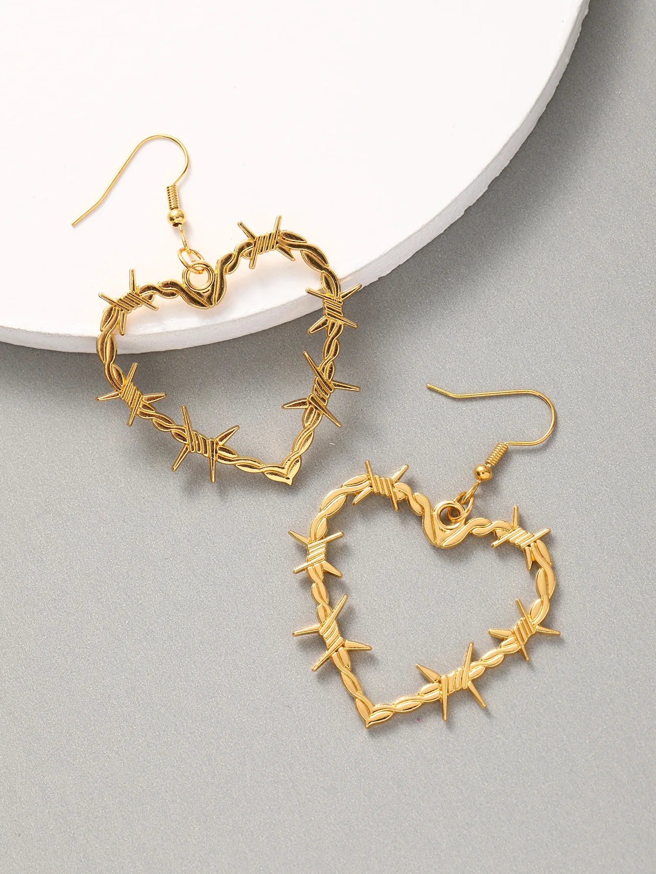Gothic Barbed Wire Heart Pendant Earrings For Women Girls Fashion Punk Voodo Jewelry Accessories Gift Thorn Love Ear Hooks Trend