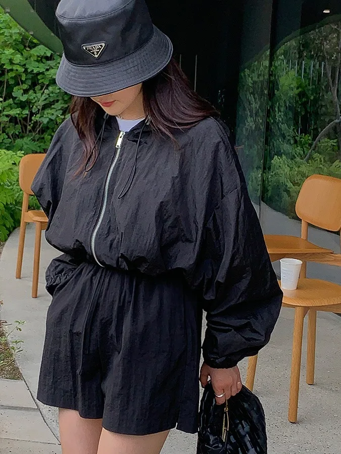 

Black Hooded Short Length Sun Protection Jacket Women's Loose Slimming Drawstring Waist Zipper Thin Long Sleeve Windbreaker