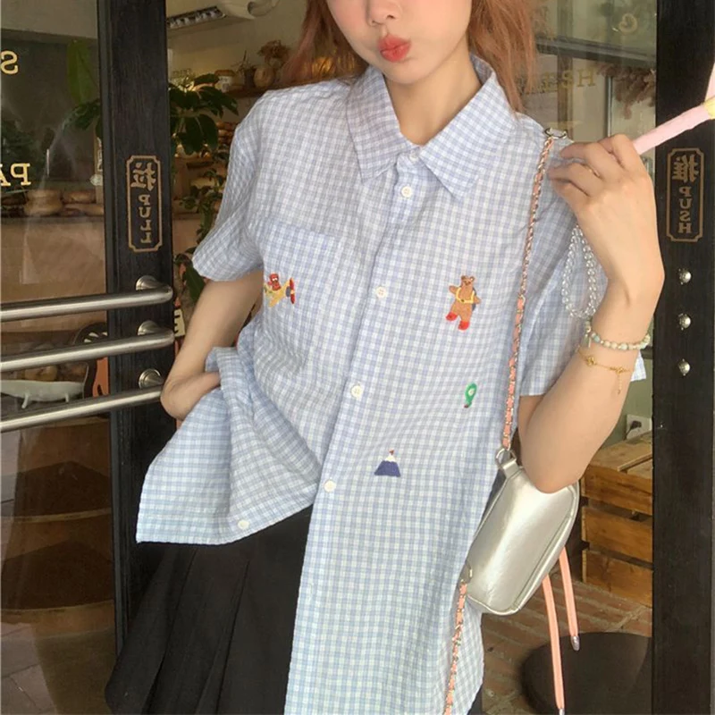Femme Style japonais col rabattu poche Blouse mignon broderie chemises à carreaux femmes été 2025 chemises à manches courtes en vrac