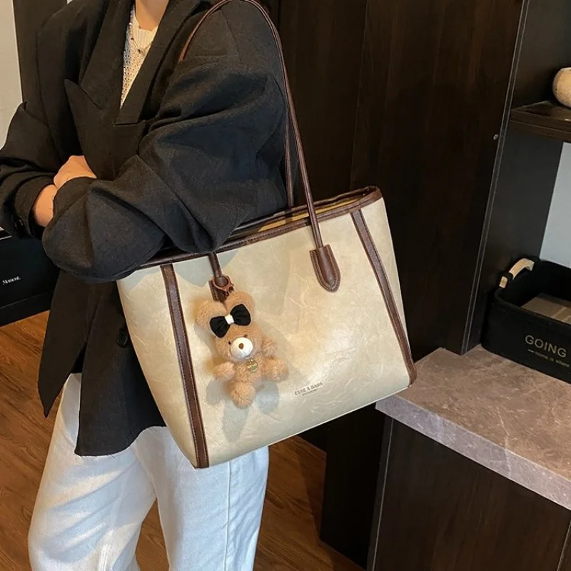 

Luxury Designer Tote Bag For Women In Premium Leather With Structured Shape And Dual Handles