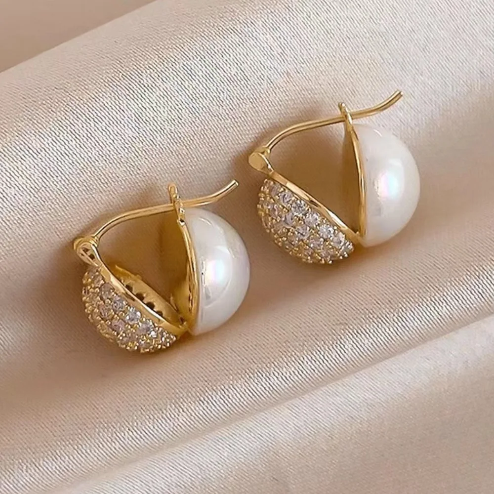 

Spherical earrings. Japanese and Korean fashionable luxury women's jewelry, small and cute women's earrings.