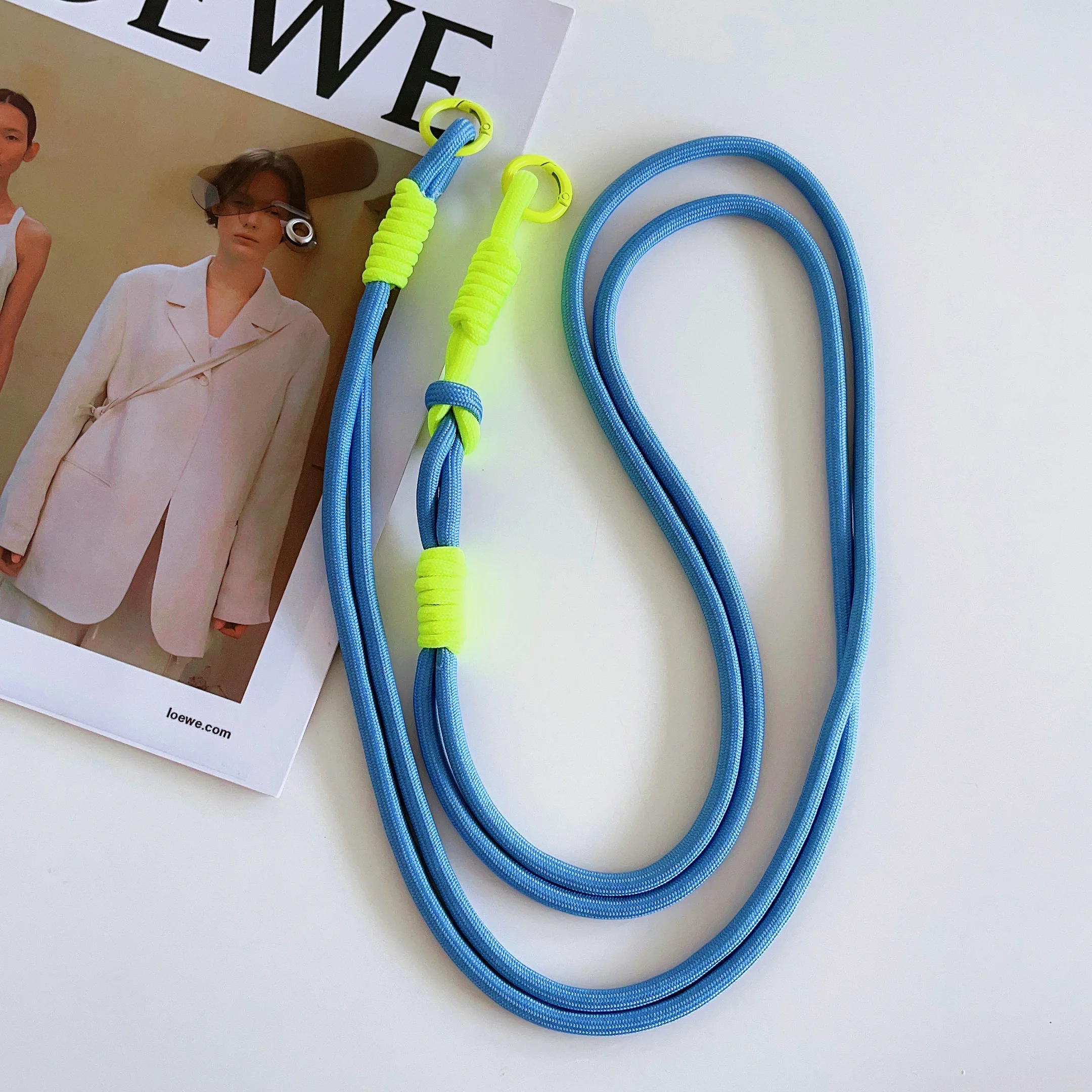 Variant: Colore giallo/oro