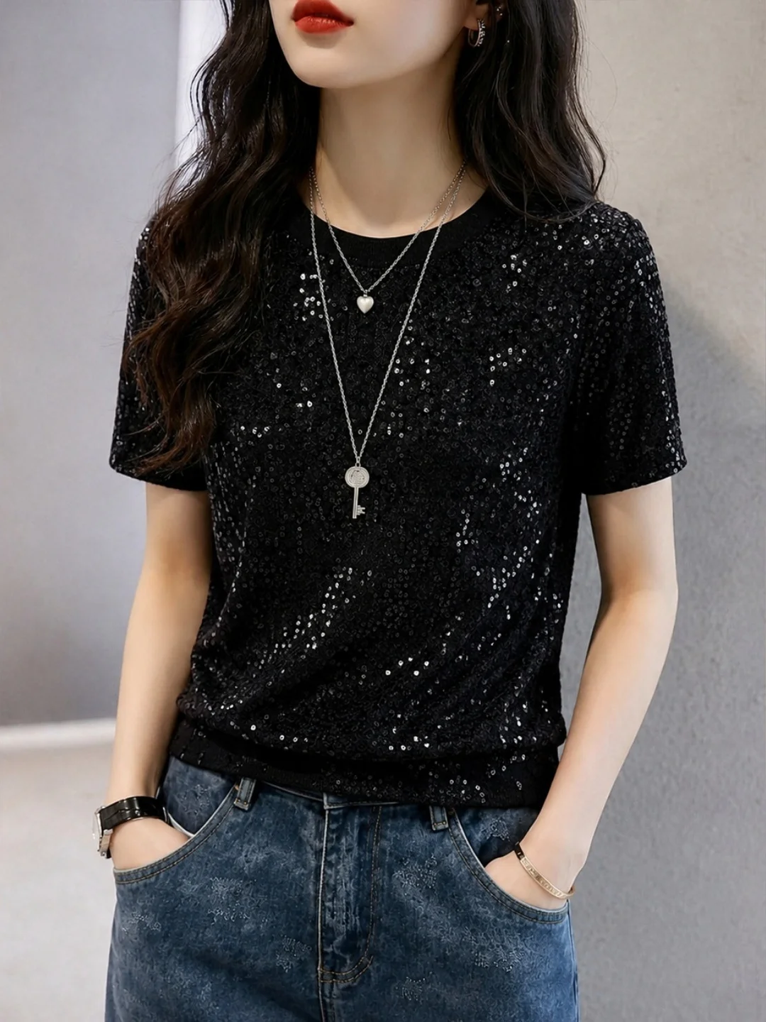 

Fashionable Sequin Short Sleeve round Neck Commute Tee Women's Versatile Summer 2026 Korean Style Straight Cut Silk Top