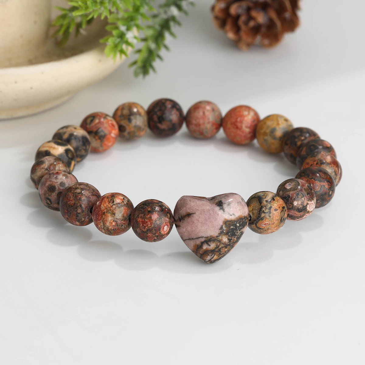 قطعة واحدة من سوار الخرز المستدير الجديد لعيد الحب مقاس 8 مم من الحجر الطبيعي على شكل قلب مناسبة للأزواج لتقديمها كهدية (شحنها)